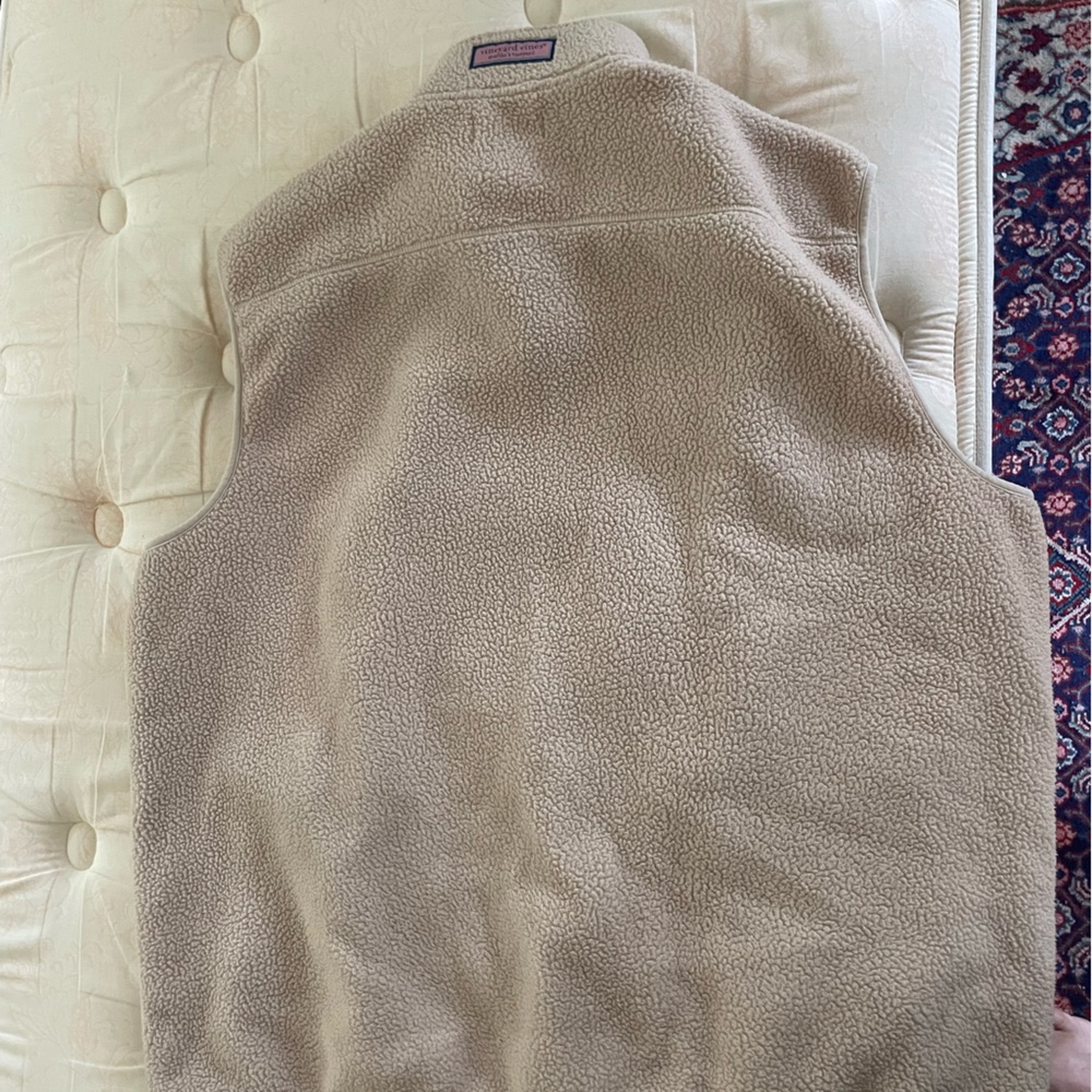Vineyard Vines 3XT fleece vest. Hardly worn and ready for the winter season.